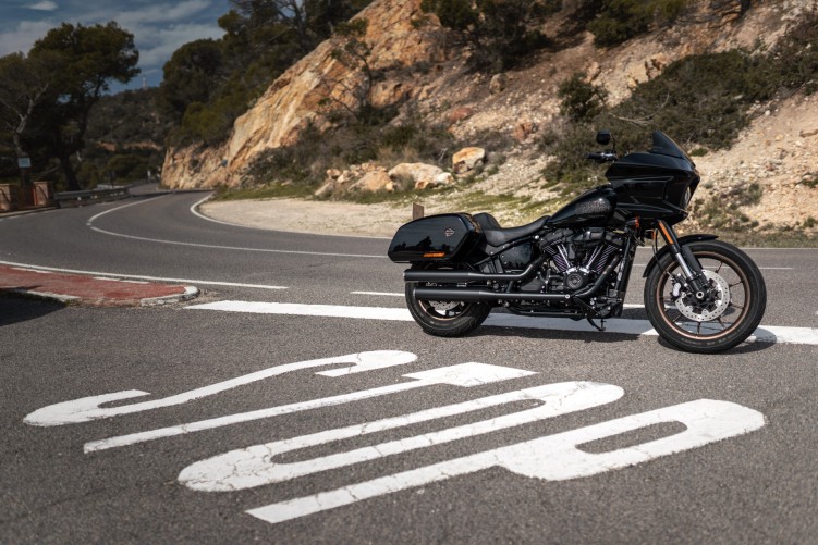 40 Harley Davidson Low Rider ST prawy bok